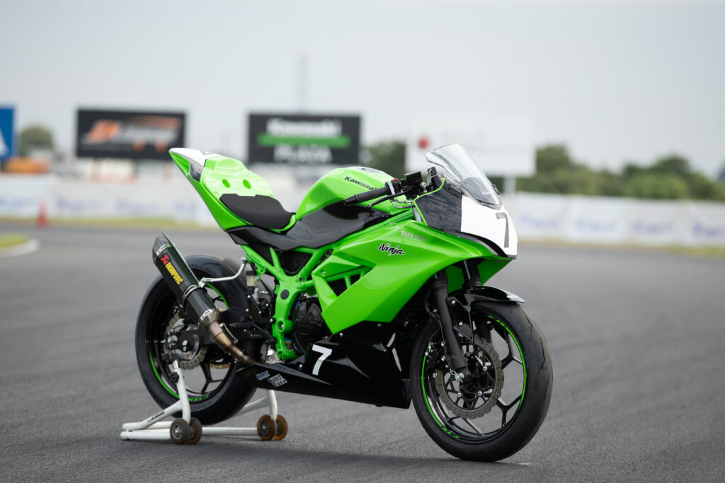 NINJA250SL カスタム紹介／ぐっちー – KRT Factory