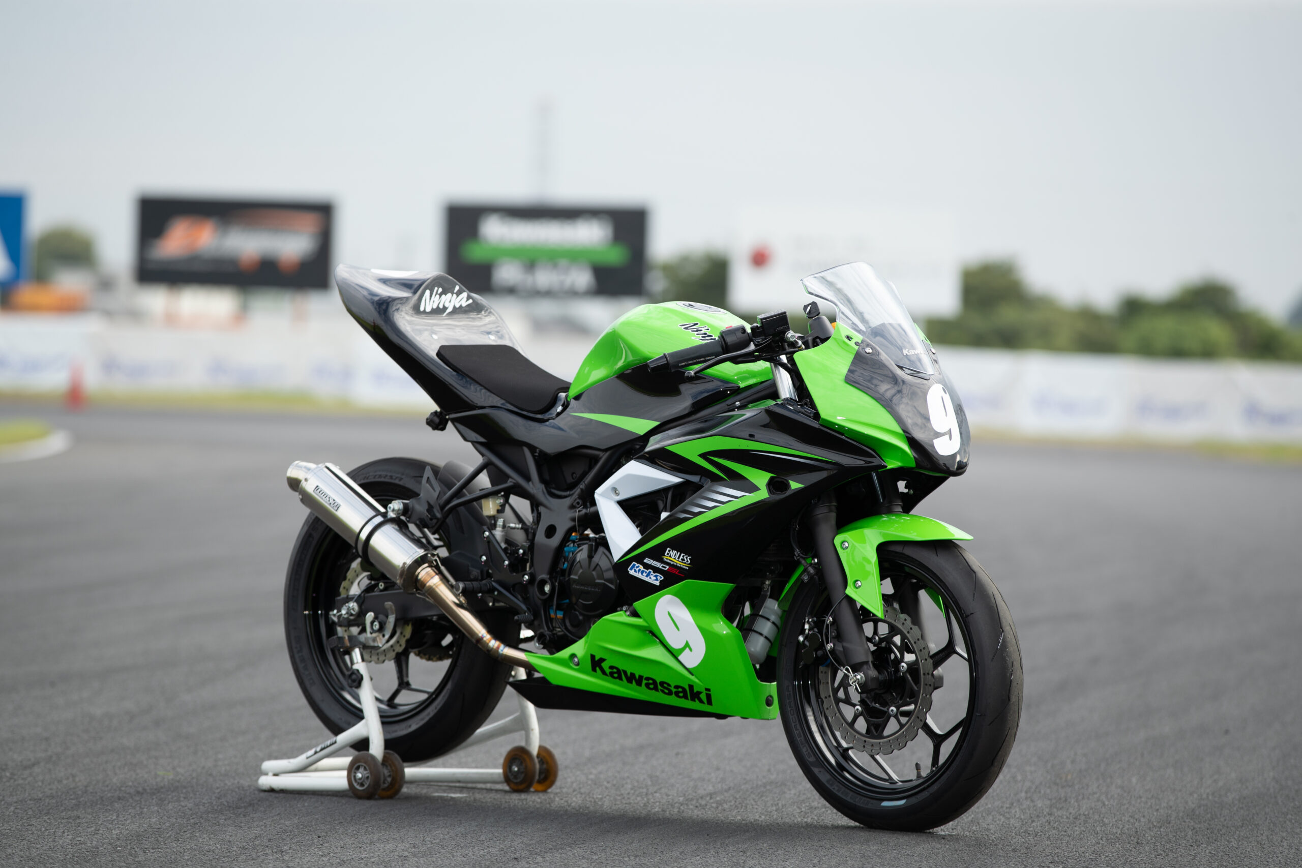 NINJA250SL カスタム紹介／髙橋千晶 – KRT Factory